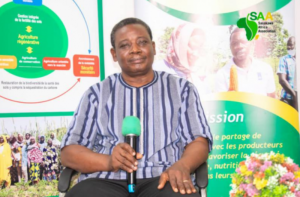 Dr. Tapsoba, Directeur Pays de SAA Mali, prononce son discours d'adieu.