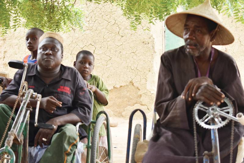 Fily Diarra, Chair of the Loudjouraton Group of Molodo (right), a Farmer Organisation supported by SAFE