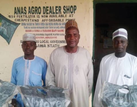 Alhaji Abdu Gana (center), chairman of the Kafin Gana Farmers’ Cooperative.
