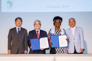 Signing ceremony of MOC with JICA (From left, Dr. Shinichi Kitaoka, President of JICA, Mr. Hiroshi Kato, Senior Vice President of JICA, and Hon. Prof. Ruth Oniang'o, Chairperson of SAA, Mr. Yohei Sasakawa. Chairman of The Nippon Foundation)
