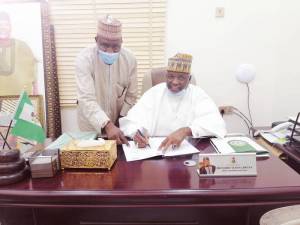 The Deputy Governor and Hon. Commissioner for Agriculture signing the MoU assisted by the Country Director, Dr. Sani Miko