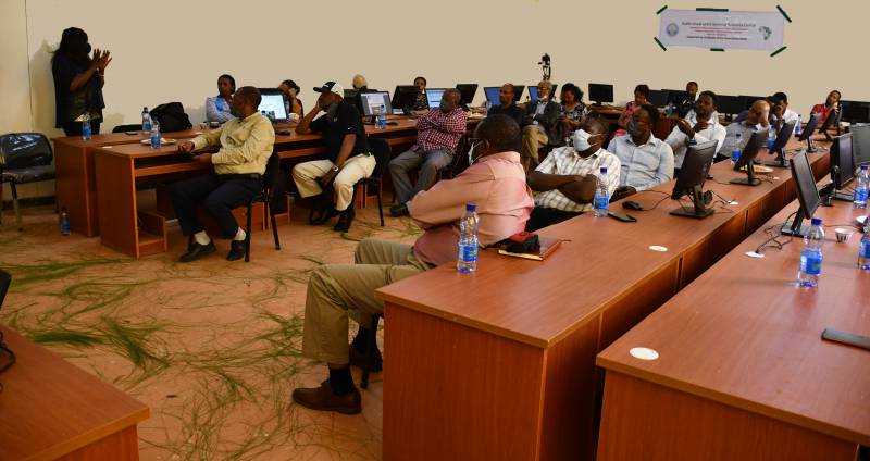 SAA representatives visit an audiovisual and ICT resource center established at Bahir Dar University
