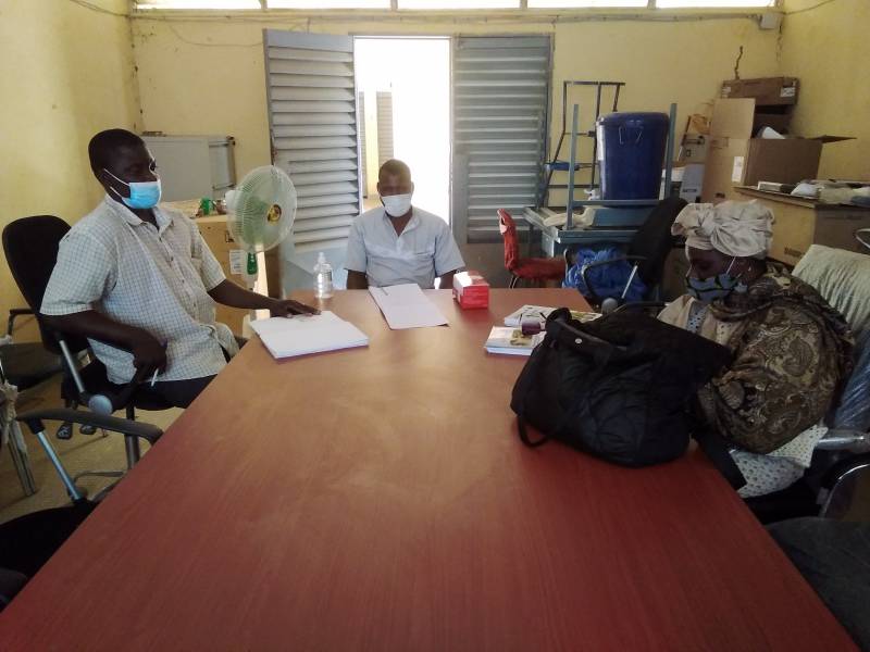 Country Director of SAA Mali Mali meets the dean of CAA Samé in the CAA Samé meeting room