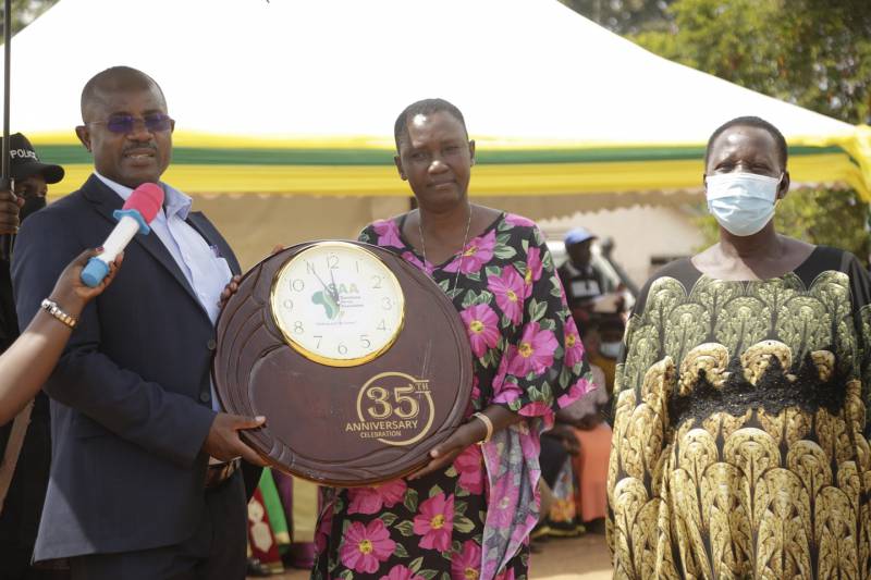 State Minister for Agriculture, Animal Industry and Fisheries, Hon. Fred Kyakulaga Bwino awards best farmers groups  at SAA 35th anivesary celebrations -Kibuku district.