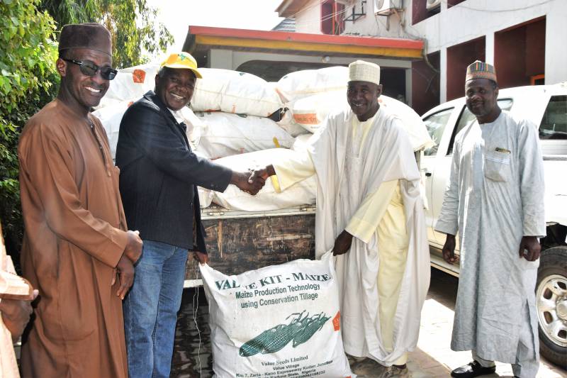 SAA Nigeria CD hands over a starter kit to a beneficiary farmer in Kano