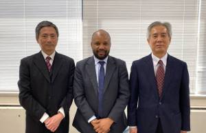 At the signing ceremony. Mr. Matsuda, Ministry of Foreign Affairs (left), Mr. Aminu Abubakar, First Secretary of the Embassy of Nigeria (center), and Dr. Kitanaka (right)