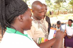 Aisha using Ezyagric to order agricultural inputs online for a farmer