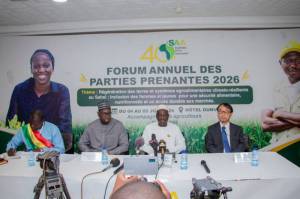 His Excellency the Minister of Agriculture, the Ambassador of Japan, the representative of the Mayor of the Commune, and the Country Director of Sasakawa Africa Association at the presidium during the official opening