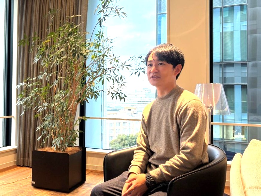 田才諒哉さん インタビューの様子（ササカワ・アフリカ財団 東京本部）