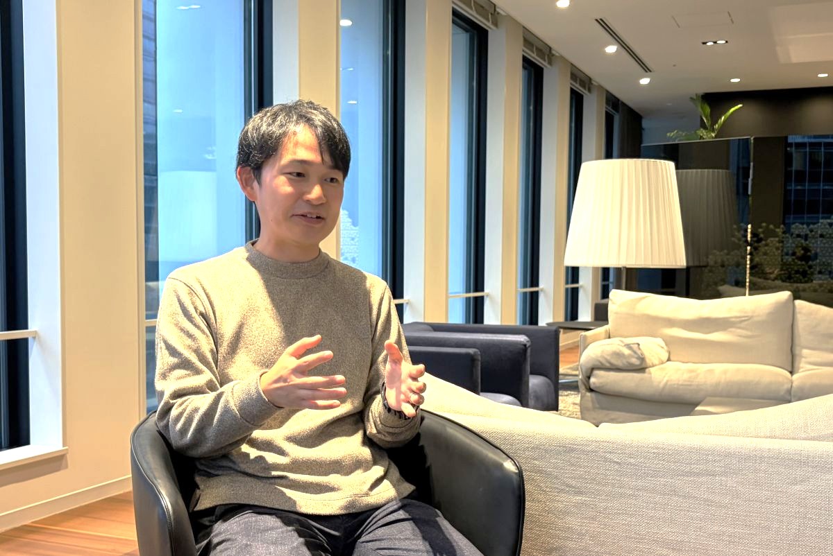 ササカワ・アフリカ財団のインタビューに答える田才諒哉さん