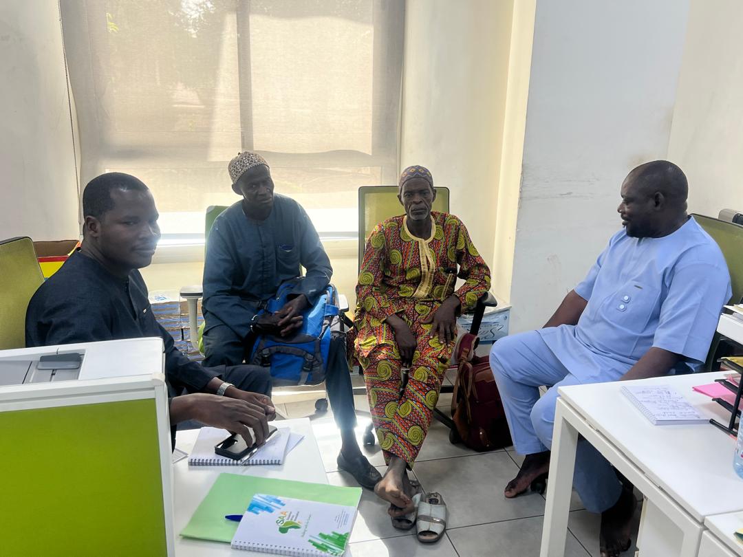 SAA Mali MOA team linking TOGUNA representatives and farmers to improve access to inputs and financing in Guéssébougou.
