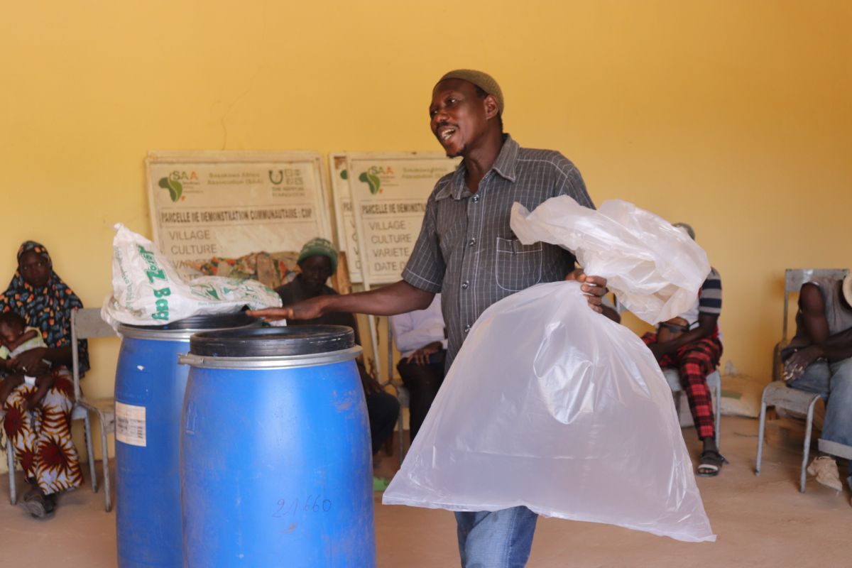 The NSA TC demonstrates the practical use of hermetic storage tools, starting with plastic hermetic bags.