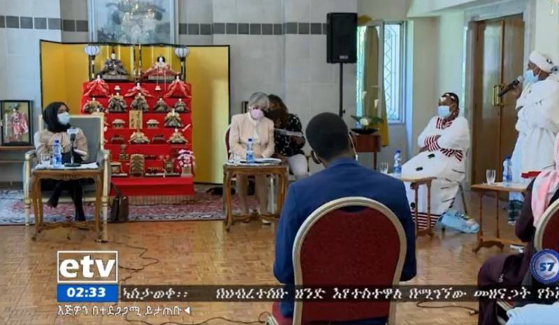 etv(エチオピアテレビ局)で放送された座談会でのジェンベリトゥさんとニギステさん